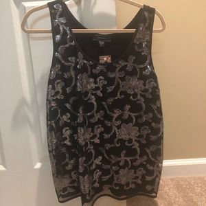 Sleeveless top with silver pattern